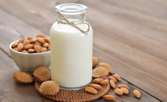 Il latte di mandorla è benefico per la glicemia? Scopri tutti i dettagli