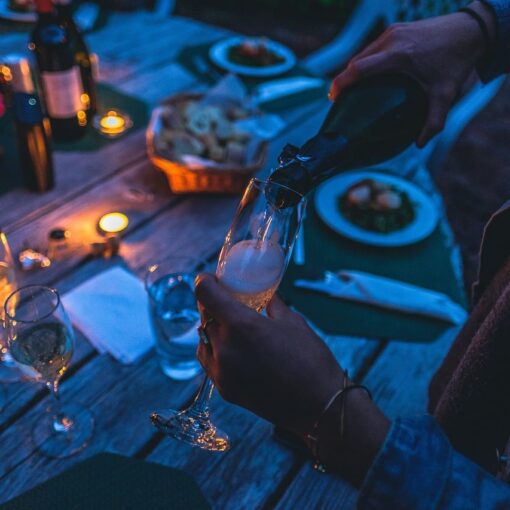 Mangiare dopo le 21:00? Gli esperti rivelano i danni che provoca al corpo