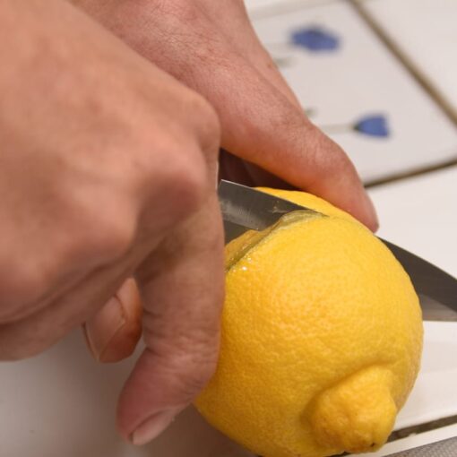 Cucina e Bagno: Questo agrume combatte la muffa e assorbe l'Umidità