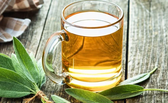 La tisana digestiva più efficace? Scopri i segreti dell’infuso alla salvia