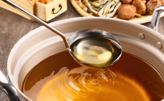 Dimentica le creme! Questo brodo ricco di collagene è il segreto per una pelle luminosa