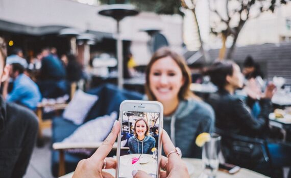 Smettere di usare lo smartphone per tre giorni cambia il cervello