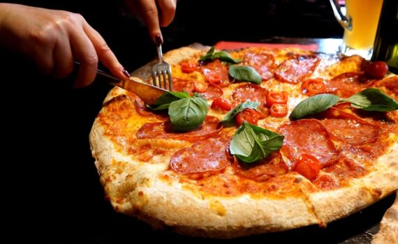 La scienza conferma: la pizza ci rende più felici!
