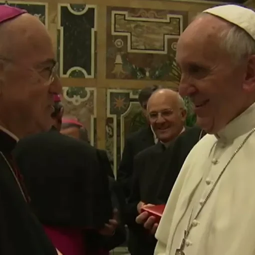 L’ex arcivescovo Viganò accusa Papa Francesco: "Ha distrutto la Chiesa, renderà conto dei suoi crimini"