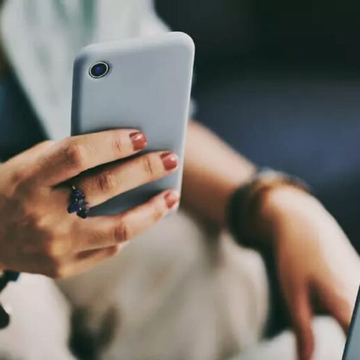 Il cervello ringrazia il digitale: meno rischio di demenza per chi ha usato Internet, email e smartphone