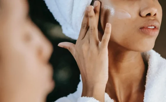 Bakuchiol: L'alternativa naturale al retinolo per rughe, macchie e acne