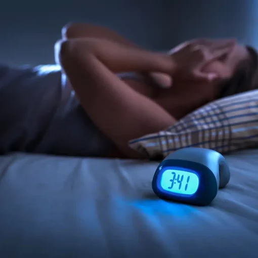 Alzheimer: Più Rischi con Poche Ore di Sonno Profondo