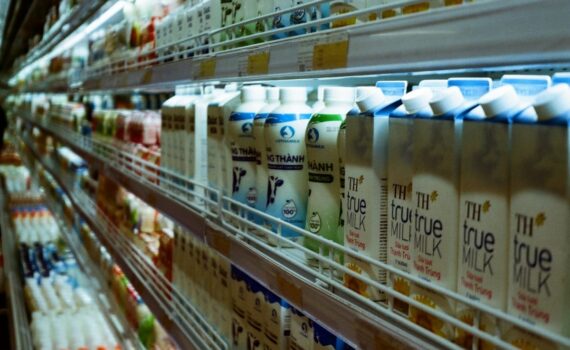 Latte UHT parzialmente scremato: Altroconsumo svela i migliori in commercio