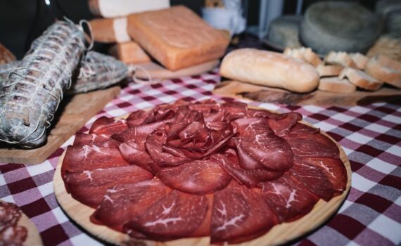 Scopri cos'è davvero la Bresaola e da che animale proviene