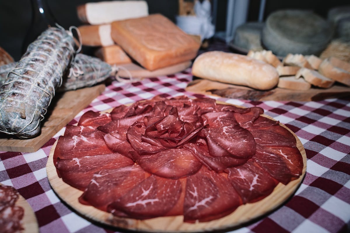 Scopri cos'è davvero la Bresaola e da che animale proviene