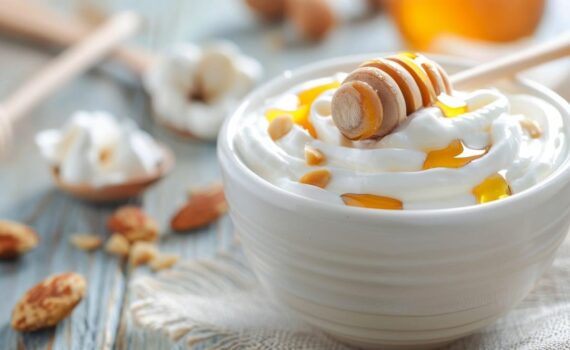 Colazione con yogurt e miele: scopri perché accelera il metabolismo