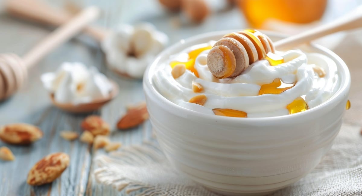 Colazione con yogurt e miele: scopri perché accelera il metabolismo