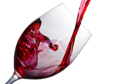 PFAS: l’aumento allarmante del TFA nel vino europeo. Lo studio PAN Europe lancia l’allarme