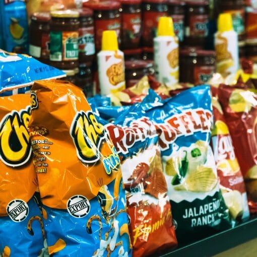 Le offerte dei supermercati incentivano il cibo spazzatura: solo il 12% è sano