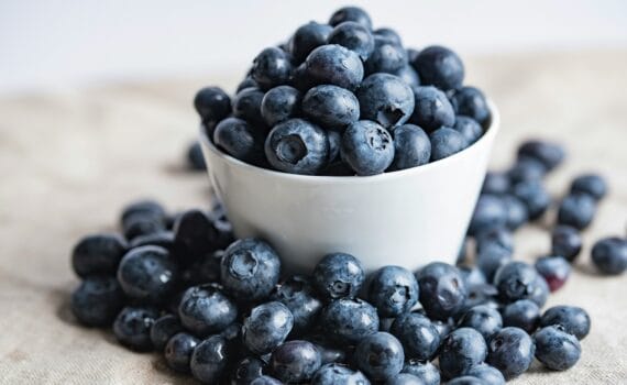 Flavonoidi: gli antiossidanti naturali che rallentano l’invecchiamento, specialmente nelle donne