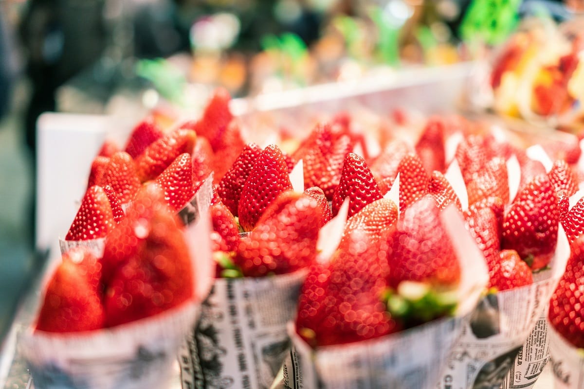 Fragole in promozione ma senza gusto: cosa c’è dietro il prezzo basso?