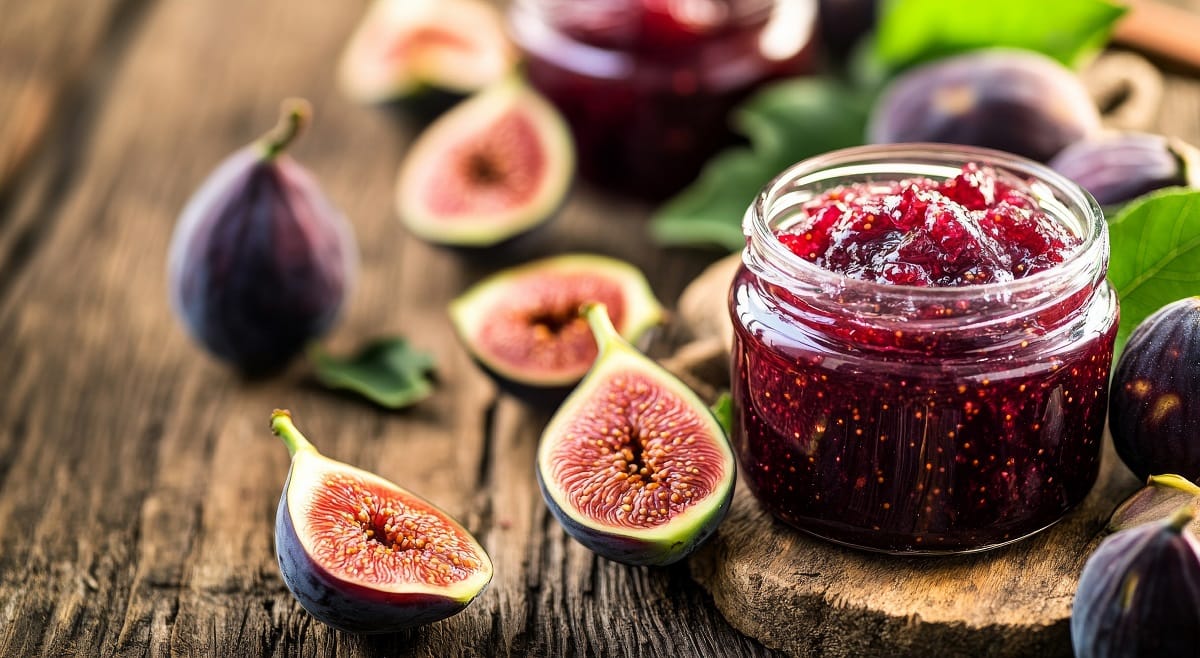 Marmellata con la muffa: si può ancora mangiare o va buttata? Cosa consigliano gli esperti