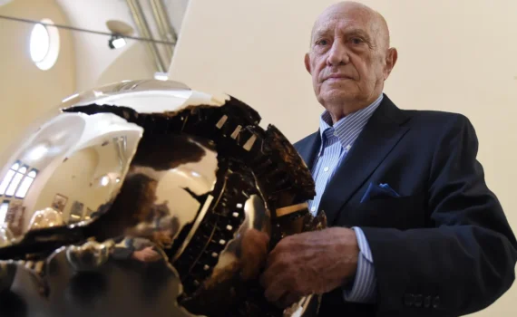 Arnaldo Pomodoro: addio al Maestro della scultura italiana