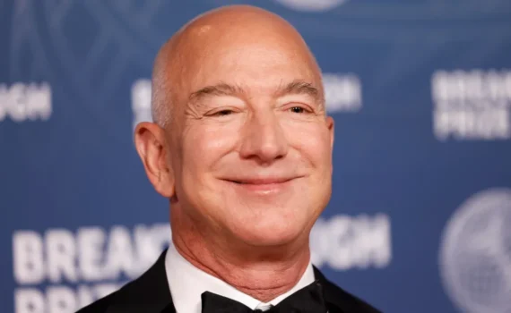 Chi è Jeff Bezos? Origini, carriera, vita privata e patrimonio del fondatore di Amazon