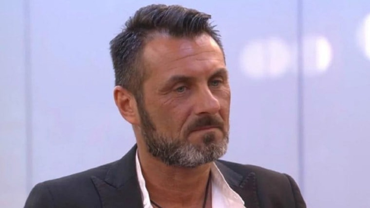 Uomini e Donne, Sossio sbotta: “Sono inca***to nero, e mi danno pure del violento!