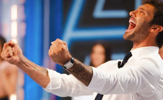 Affari Tuoi, quanto guadagna davvero Stefano De Martino? Ecco il cachet