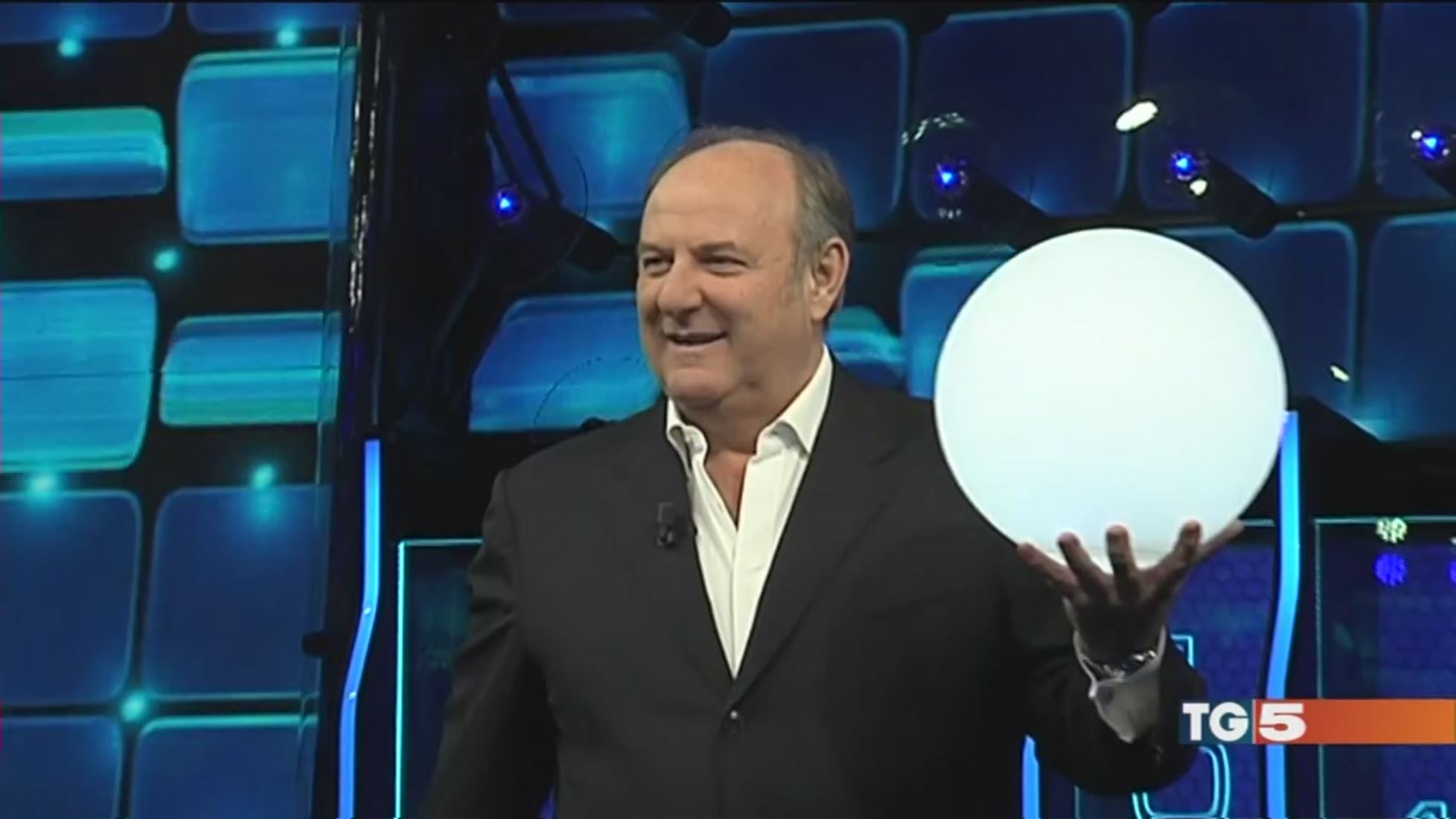Canale 5: Gerry Scotti propone il ritorno di The Wall in alternanza con Striscia