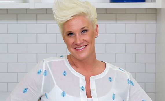 Lutto nel mondo della cucina: è morta Anne Burrell, star di Food Network