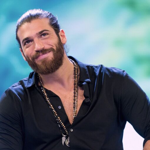 Can Yaman e il mistero del nuovo flirt: spunta una dj al suo fianco
