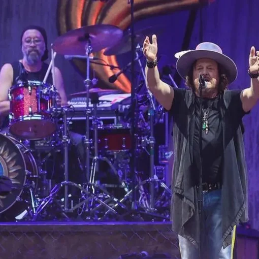 “Perché viene a rompere i cogl…?”: Zucchero attacca Jeff Bezos durante il concerto