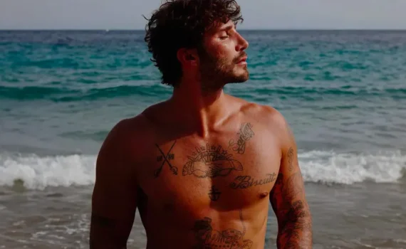 Stefano De Martino divide Posillipo: tra gossip, musica alta e serate blindate