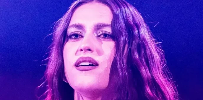 Gaia si confessa in lacrime sul treno: “Un’immensa solitudine”