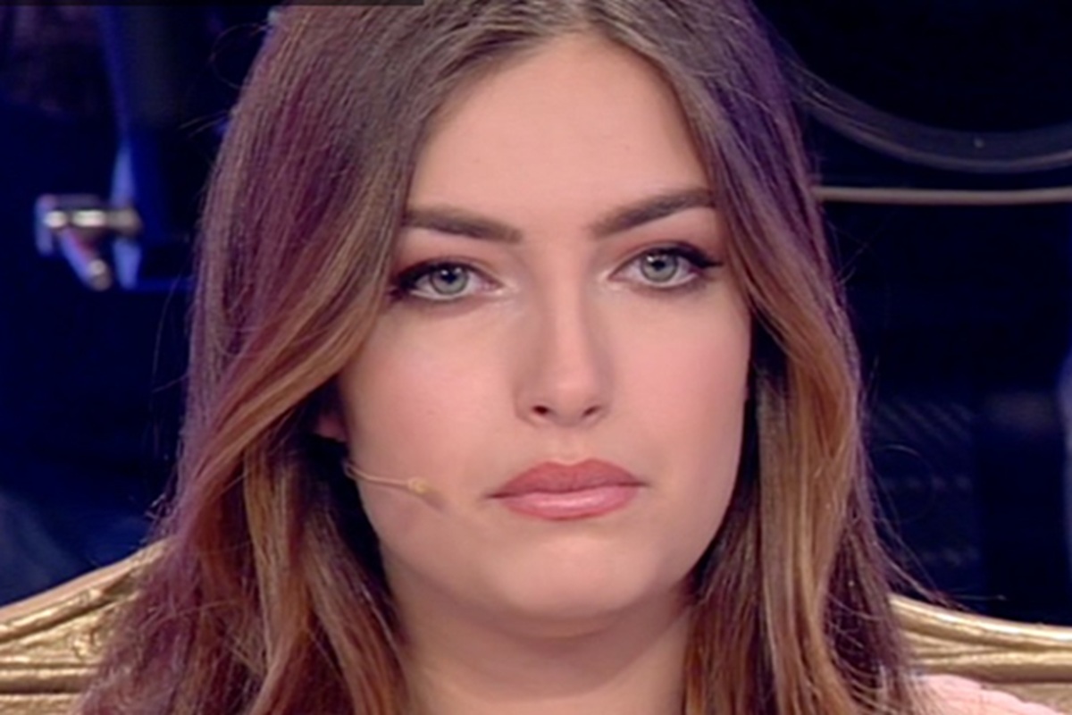 Nilufar Addati, l’ex tronista di Uomini e Donne si sfoga: “Mi vergogno di certi comportamenti dei napoletani”