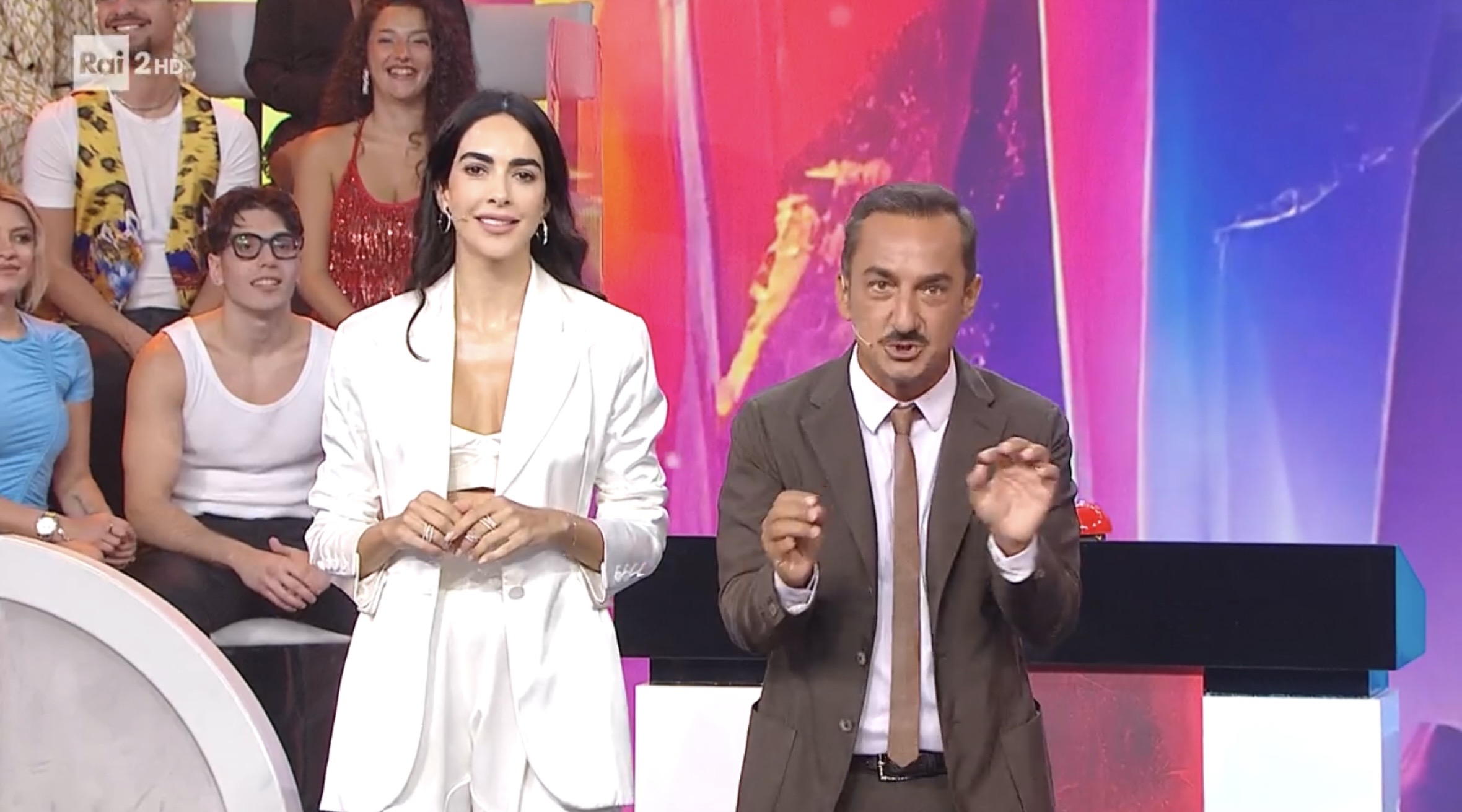 “Freeze – Chi sta fermo vince!: Nicola Savino e Rocío Muñoz Morales, il nuovo game show di Rai2”