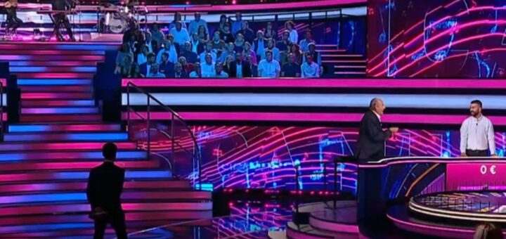 La Ruota della Fortuna, sorpresa in studio: Gerry Scotti incredulo, il pubblico in piedi